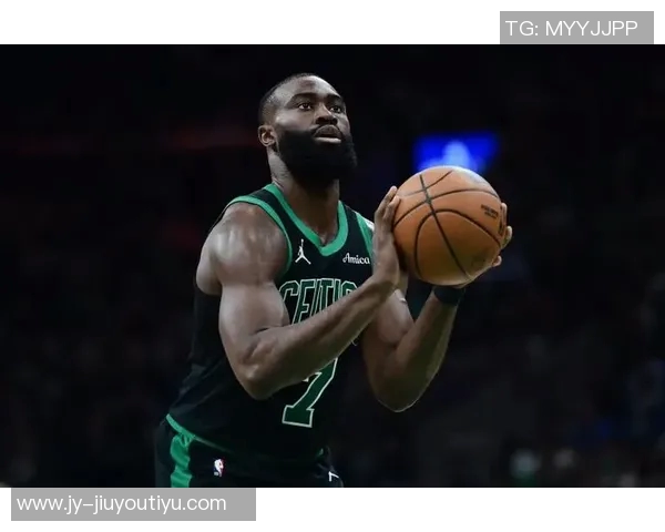 杰伦布朗状态火热五场比赛四次得分30本赛季场均281分展现超强实力