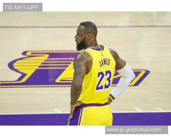 老詹生涯第23季首秀回顾晒照片队友前队友与新球鞋齐亮相