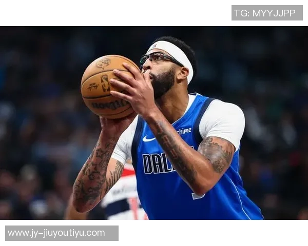 浓眉分享季前赛感受努力适应球队进攻体系并寻找最佳进攻位置