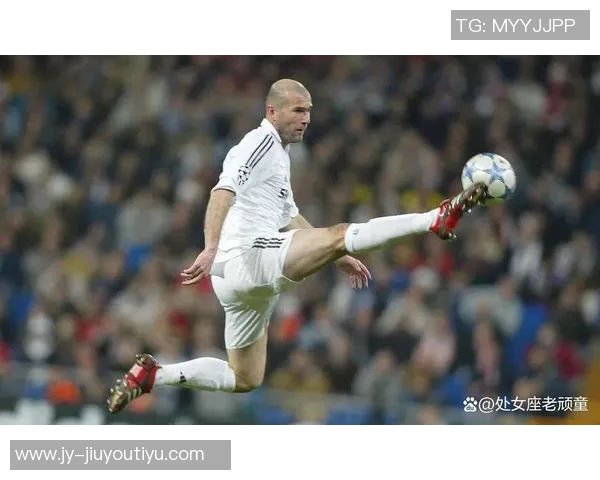 本泽马心目中的最佳足球阵容揭晓大罗C罗梅西领衔锋线小罗齐达内入选