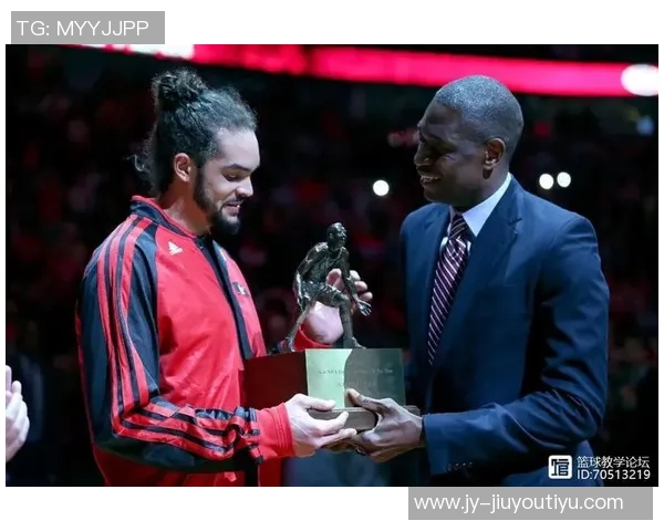 斯波与灰熊助教诺阿拉罗什深入交流球队新体系构想