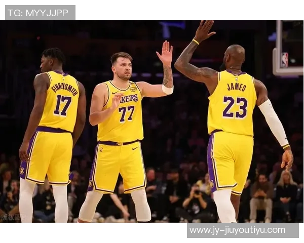 开拓者媒体人称里夫斯状态出色湖人队在东契奇与老詹归来后实力不容小觑