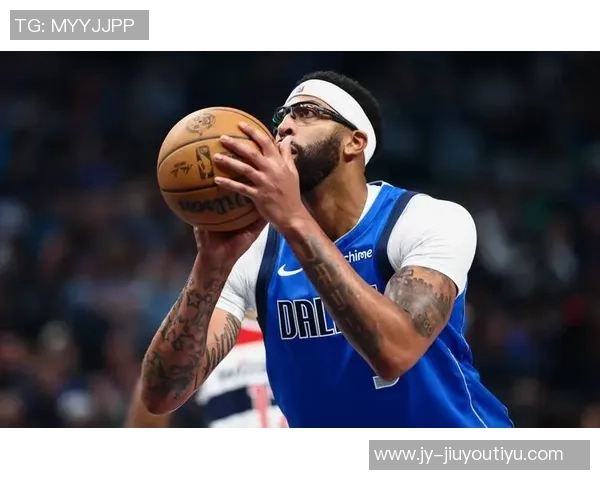 浓眉评价弗拉格首场比赛表现称紧张情绪正常相信他会克服困难