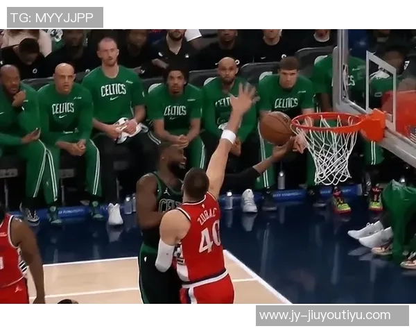 卢指导调整战术下半场祖巴茨首发应对绿军防科林斯