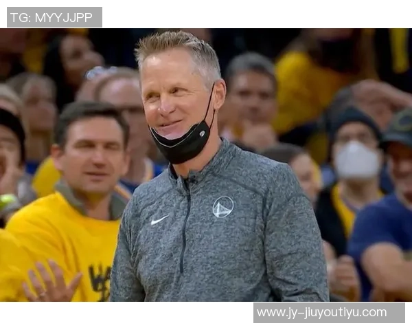 科尔怀念卢尼在大通中心的热烈掌声期待再次相聚的美好时刻 科尔怀念卢尼在大通中心的热烈掌声期待再次相聚的美好时刻